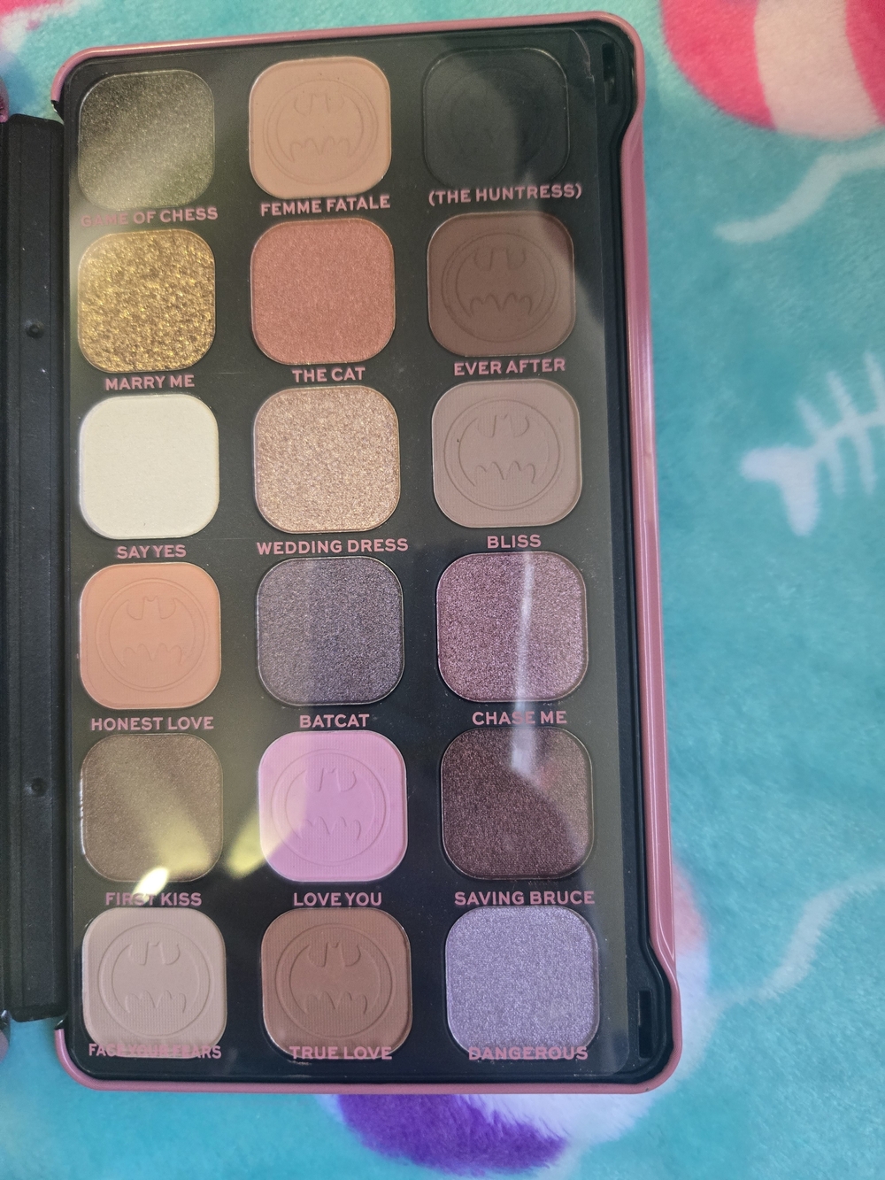 Makeup Revolution DC Batman Catwoman Dangerous Love Eyeshadow Palette Brand New